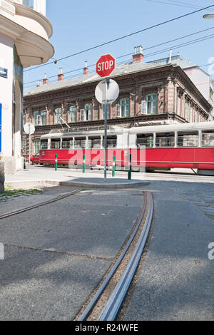 Die Remise Währing, Kreuzgasse ist eine ehemalige, denkmalgeschützte Remise der Wiener Linien. Der Gebäudekomplex befindet sich im Bezirksteil Währing Stock Photo