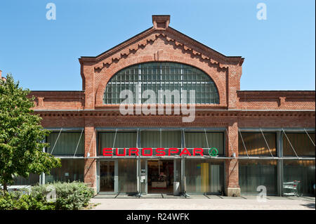 Die Remise Währing, Kreuzgasse ist eine ehemalige, denkmalgeschützte Remise der Wiener Linien. Der Gebäudekomplex befindet sich im Bezirksteil Währing Stock Photo