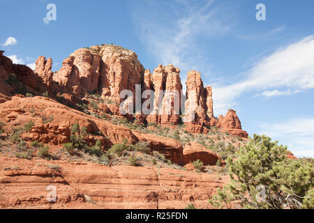 Sedona, Arizona has beautiful orange rocks and pillars in the desert ...