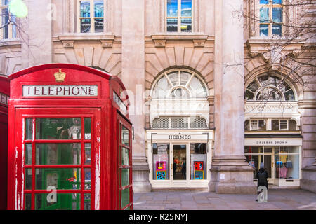 London / UK, August 21st 2019 - Hermes shop front in the Royal Exchange, in  Bank. Hermes is a high-end retailer carrying the luxury brand's apparel  Stock Photo - Alamy