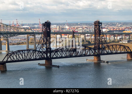 The Upper Bay Bridge, or the Lehigh Valley Railroad Bridge, a vertical lift bridge spanning the Newark Bay in northeastern New Jersey. Stock Photo