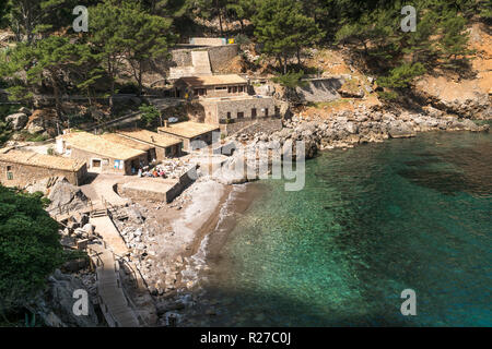 Strand und Bucht Platja de sa Calobra, Serra de Tramuntana, Mallorca, Balearen, Spanien  | Beach and bay Platja de sa Calobra, Serra de Tramuntana,  M Stock Photo