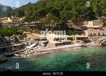 Strand und Bucht Platja de sa Calobra, Serra de Tramuntana, Mallorca, Balearen, Spanien  | Beach and bay Platja de sa Calobra, Serra de Tramuntana,  M Stock Photo