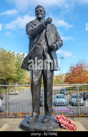Statue of Don Revie outside legendary Elland Road stadium. Don Revie was the manager who created the great Leeds Uniteds team of the 1960’s and 1970’s Stock Photo