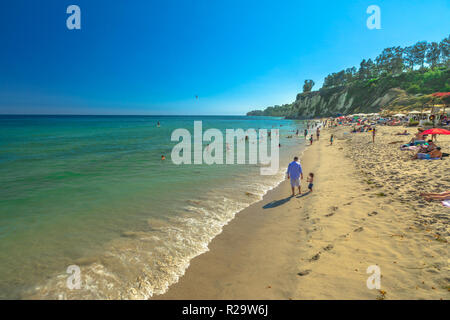 Malibu, California, United States - August 7, 2018: tourists in summer holidays sunbathe and swim in turquoise waters of Paradise Cove, Malibu, CA. Luxurious travel destination on Pacific Coast. Stock Photo