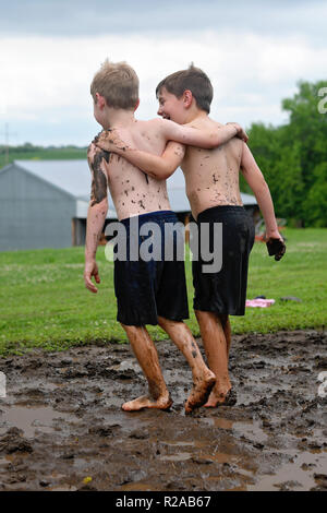 Kids playing mud fight Stock Photo - Alamy
