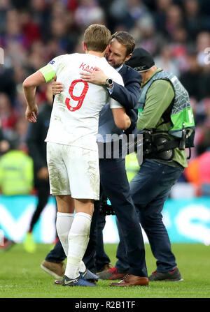 England manager Gareth Southgate celebrates after the final whistle with England's Harry Kane (left) during the UEFA Nations League, Group A4 match at Wembley Stadium, London. Stock Photo