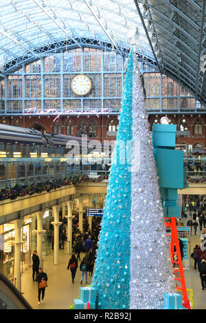 The Tiffany & Co's robot decorated Christmas tree in St Pancras International train station, in London, UK Stock Photo