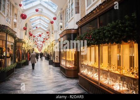 London, UK. 19th Nov, 2018. The iconic 19th century Burlington shopping arcade in Piccadilly is lined with Christmas decorations Credit: amer ghazzal/Alamy Live News Stock Photo