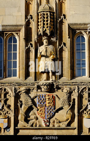 statue of henry VIII, trinity college, cambridge university, england Stock Photo