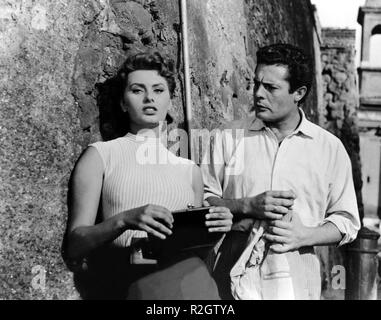 Peccato che sia una canaglia Too Bad She's bad Year : 1955 Italy Director : Alessandro Blasetti Marcello Mastroianni, Sophia Loren Stock Photo