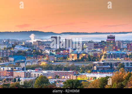 Memphis, Tennessee, USA downtown city skyline at dusk. Stock Photo