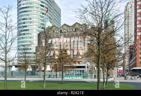 Rotterdam, district 'head of south', on the left the World Port Center, in the middle the hotel 'New York' and on the right the tower Monte Video (Francine Houben, 2000-2005) Stock Photo