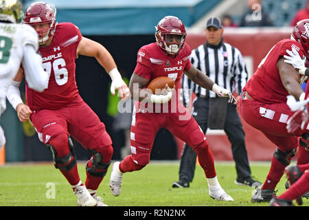 Philadelphia, Pennsylvania, USA. 17th Nov, 2018. Temple Owls running back RYQUELL ARMSTEAD (7) looks for running room during the American Athletic Conference football game played at Lincoln Financial Field in Philadelphia. Temple beat USF 27-17. Credit: Ken Inness/ZUMA Wire/Ģ����ý Live News Stock Photo