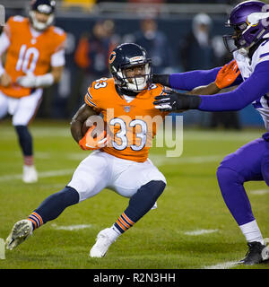 Chicago, Illinois, USA. 09th Oct, 2017. - Bears #22 Cre'Von LeBlanc warms  up before the NFL Game between the Minnesota Vikings and Chicago Bears at  Soldier Field in Chicago, IL. Photographer: Mike