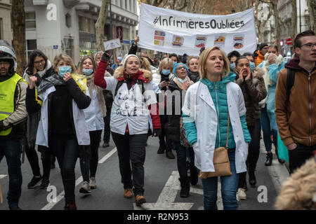 Lyon, France. 20th November, 2018. Nurses demonstrated in the streets of Lyon Credit: FRANCK CHAPOLARD/Alamy Live News Stock Photo