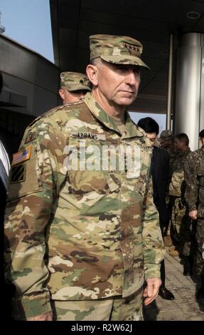 U.S. Army Gen. Robert B. Abrams, United Nations Command commander, tours the rooftop of the Joint Security Area (JSA), Panmunjom, Republic of Korea, Nov. 10, 2018. Abrams conducted an initial battlefield circulation of the JSA to understand the day-to-day operations and gain insight into the current state of the Demilitarized Zone. Stock Photo