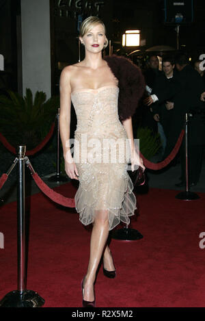 CHARLIZE THERON AEON FLUX WORLD PREMIER CINERAMA DOME HOLLYWOOD LOS ANGELES USA 01 December 2005 Stock Photo
