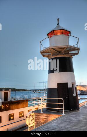 Oslo, Aker Brygge, Einkaufszentrum, Leuchtturm, Leuchtfeuer, Zentrum, Hafen, Stadthafen, Licht, Lampe, Beleuchtung, Fahrwasser, Fähre, Sicherheit Stock Photo