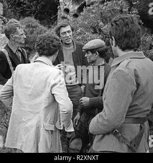 Die Fremde, Fernsehfilm, Deutschland 1972, Regisseur Carlheinz Caspari (Mitte) gibt Anweisungen Stock Photo