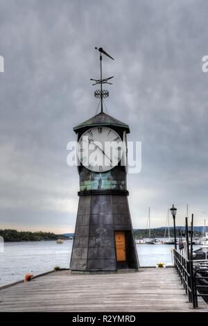 Oslo, Norwegen, Uhrturm, Ziffernblatt, Zeiger, Zeit, Uhrzeit, Turm, Karl Johans Gate, Glockenspiel, Aker Brygge, Hafen, Stadtzentrum, Leuchtturm, Kai, Stock Photo