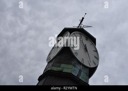 Oslo, Norwegen, Uhrturm, Ziffernblatt, Zeiger, Zeit, Uhrzeit, Turm, Karl Johans Gate, Glockenspiel, Aker Brygge, Hafen, Stadtzentrum, Leuchtturm, Kai, Stock Photo