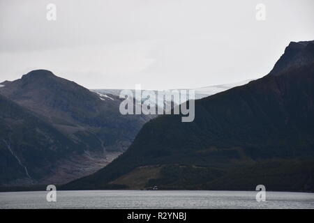 Gletscher, Svartisen, Svartisengletscher, Saltfjellet, Nationalpark, Fjord, Holandsfjorden, Nordfjorden, Schnee, Eis, Eisschicht, kalt, mächtig, Zunge Stock Photo