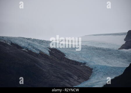 Gletscher, Svartisen, Svartisengletscher, Saltfjellet, Nationalpark, Fjord, Holandsfjorden, Nordfjorden, Schnee, Eis, Eisschicht, kalt, mächtig, Zunge Stock Photo