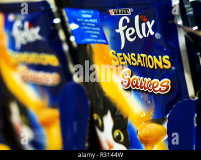 Kiev, Ukraine. 20th Nov, 2018. Felix Cat Food Pouches seen at the store. Credit: Igor Golovniov/SOPA Images/ZUMA Wire/Alamy Live News Stock Photo