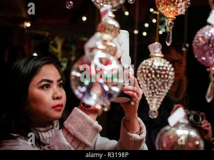 Vancouver, Canada. 20th Nov, 2018. A tourist takes a photo in the Christmas market in Vancouver, Canada, Nov. 20, 2018. Credit: Liang Sen/Xinhua/Alamy Live News Stock Photo