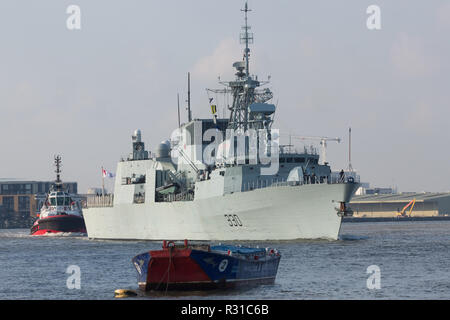 Greenwich, London, United Kingdom. 21st November, 2018. 134-metre-long Canadian frigate HMCS Halifax seen sailing down the Thames today after an almost week long visit to the capital.  Rob Powell/Alamy Live News Stock Photo