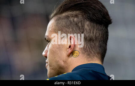 Milton Keynes, UK. 20th Nov 2018. The smiley face tattoo on the neck of Goalkeeper Ederson (Manchester City) of Brazil during the International match between Brazil and Cameroon at stadium:mk, Milton Keynes, England on 20 November 2018. Photo by Andy Rowland. Credit: Andrew Rowland/Alamy Live News Stock Photo