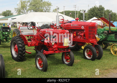 Tractor- 1949 International Harvester McCormick Farmall model Super A (in foreground). Tractor- 1952 International Harvester McCormick Farmall model S Stock Photo