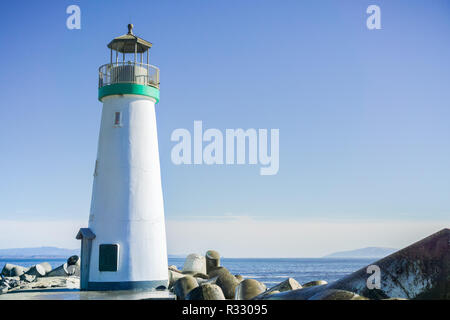 Santa Cruz Breakwater Lighthouse, Walton Lighthouse at the end of a jetty protected by dolosse, Santa Cruz, California Stock Photo