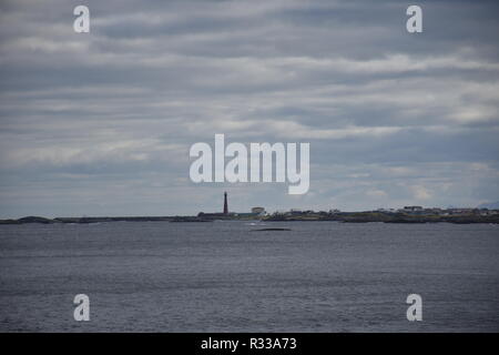 Norwegen, Nordland, Andenes, Andøya, Vesterålen, Insel, Küste, Sommer, Straße, Landstraße, Gebirge, Fv 976, 976, Kleivodden, Bleik, Stadt, Leuchtturm, Stock Photo