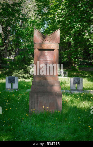 Poznan cemetery, view in the Poznan Citadel Park Cemetery of headstones and a monument to Russian soldiers killed while serving in Poland during WWII. Stock Photo