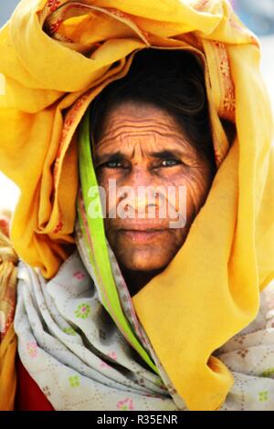 Allahabad, India. 20th Nov, 2018. Hindu devotee at Sangam, Allahabad. Allahabad host kumbh mela in 2019. Credit: Shasi Sharma/Pacific Press/Alamy Live News Stock Photo