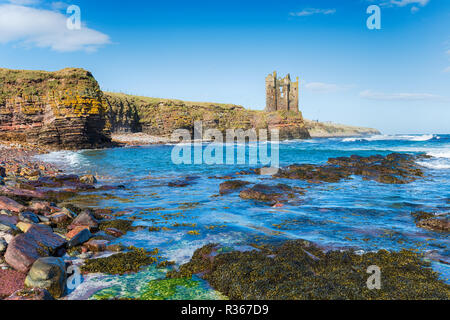 The ruins of Keiss Castle near Wick in the far north of Scotland Stock Photo