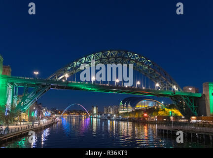 Newcastle bridges. View of the River Tyne and Tyne Bridge at night, Newcastle upon Tyne, England, UK Stock Photo