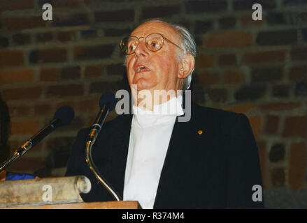DARIO FO Italian theater director and author holds his Noble Prize speech at the banquet Stock Photo
