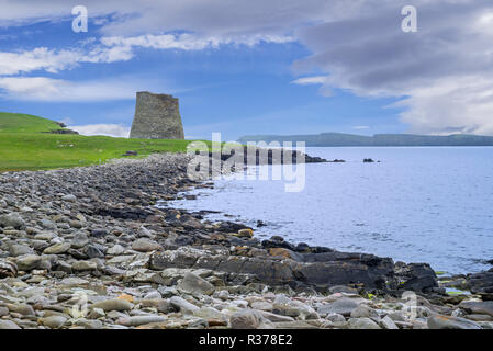 Mousa Broch, tallest Iron Age broch and one of Europe's best-preserved prehistoric buildings, Shetland Islands, Scotland, UK Stock Photo