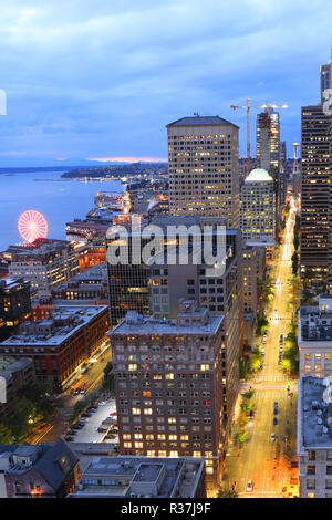 A Vertical aerial Seattle, Washington skyline at dusk Stock Photo