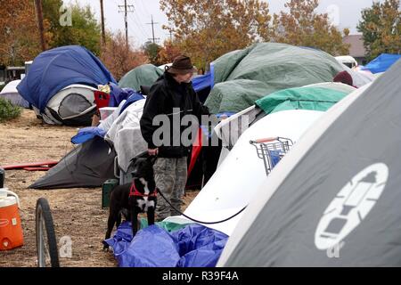 Butte, USA. 21st Nov, 2018. A resident checks his tent at a parking lot in Chico of Butte County, California, the United States, Nov. 21, 2018. Local officials warned that the rain after the wildfire could cause risk of flash floods and mudflows. Credit: Wu Xiaoling/Xinhua/Alamy Live News Stock Photo