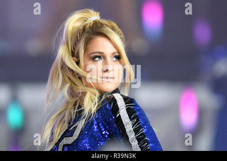 Arlington, Texas, USA. 22nd Nov, 2018. Meghan Trainor performs at halftime of the NFL football game between the Washington Redskins and the Dallas Cowboys at AT&T Stadium in Arlington, Texas. Shane Roper/Cal Sport Media/Alamy Live News Stock Photo