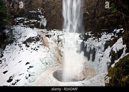 OR02457-00...OREGON - Winter scene at Watson Falls, third highest waterfall in Oregon, located in the Cascade Mountains area of the Umpqua National Fo Stock Photo