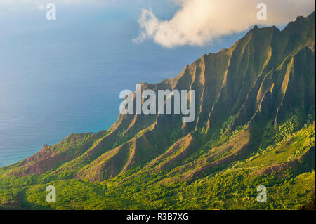 Napali coast with green mountains seen from the Kalalau lookout, Nā Pali Coast State Park, Kauai, Hawaii, USA Stock Photo