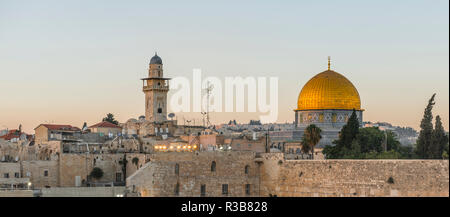 Dome of the Rock, also Qubbat As-sachra, Kipat Hasela, behind the Wailing Wall at dusk, Old Town, Jerusalem, Israel Stock Photo