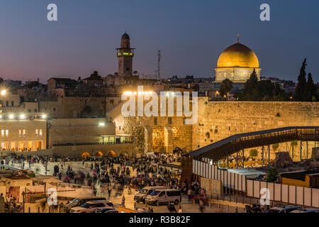 Believers at the Wailing Wall at dusk, behind the Dome of the Rock, also Qubbat As-sachra, Kipat Hasela, with Old Town Stock Photo