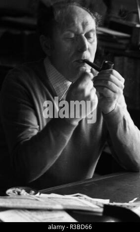 Author Josef Reding on 27 February 1975 in his house in Dortmund.| | usage worldwide Stock Photo