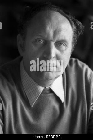 Author Josef Reding on 27 February 1975 in his house in Dortmund.| | usage worldwide Stock Photo